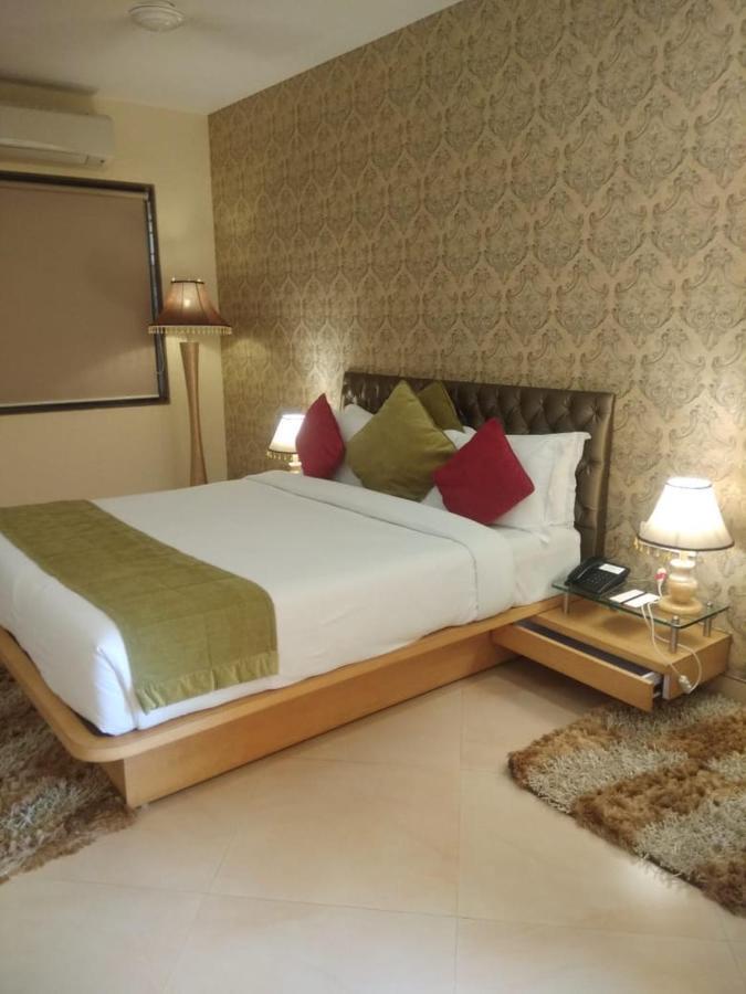 Meritas Seawind Beach Resort, Srīvardhan エクステリア 写真