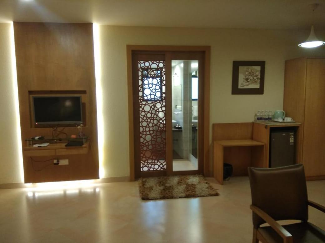 Meritas Seawind Beach Resort, Srīvardhan エクステリア 写真