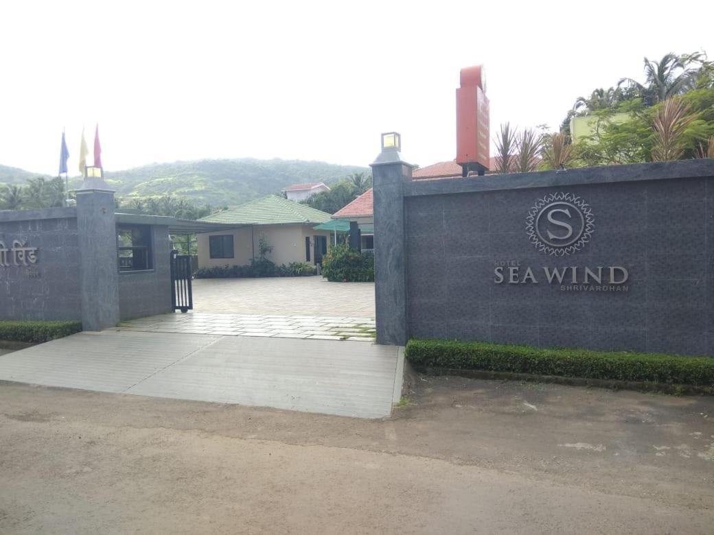 Meritas Seawind Beach Resort, Srīvardhan エクステリア 写真