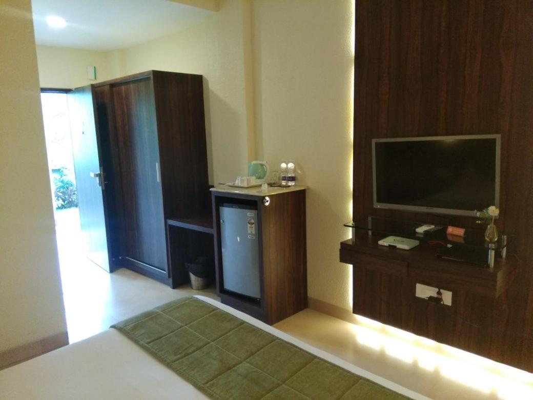 Meritas Seawind Beach Resort, Srīvardhan エクステリア 写真