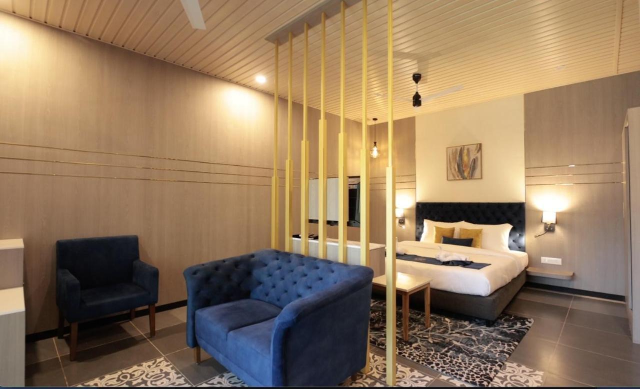 Meritas Seawind Beach Resort, Srīvardhan エクステリア 写真