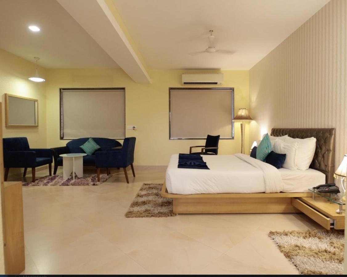 Meritas Seawind Beach Resort, Srīvardhan エクステリア 写真