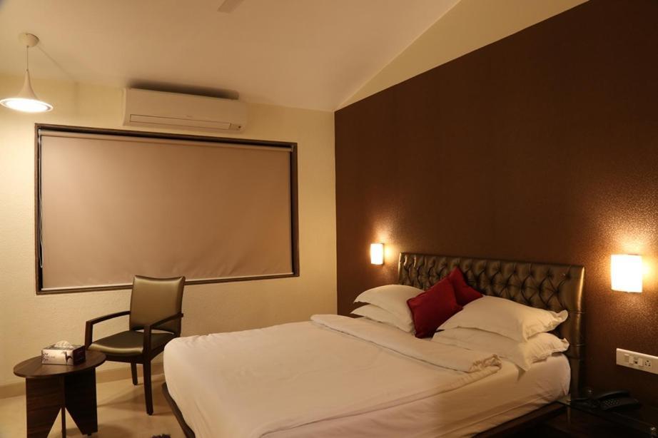 Meritas Seawind Beach Resort, Srīvardhan エクステリア 写真