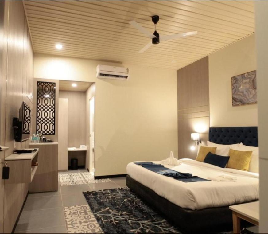 Meritas Seawind Beach Resort, Srīvardhan エクステリア 写真